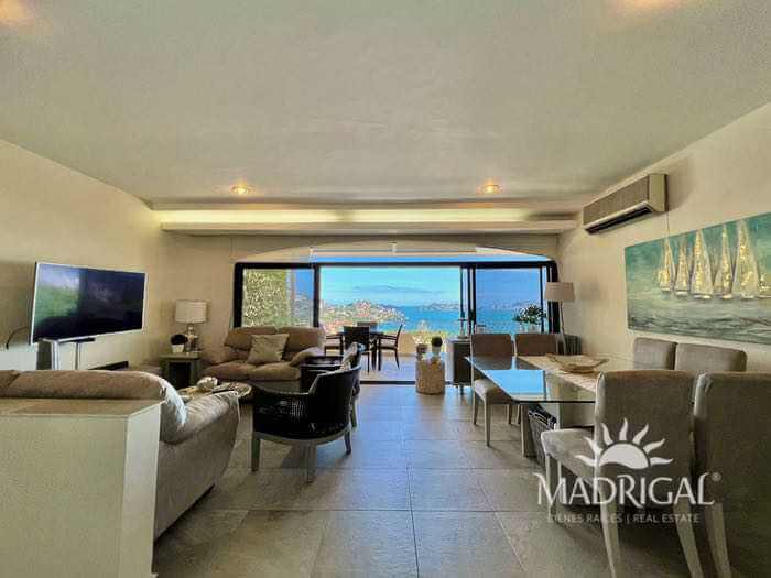 Apartment for sale in the Loma Bonita Condominium next to the Joyas de Brisamar Fractionation in Acapulco,