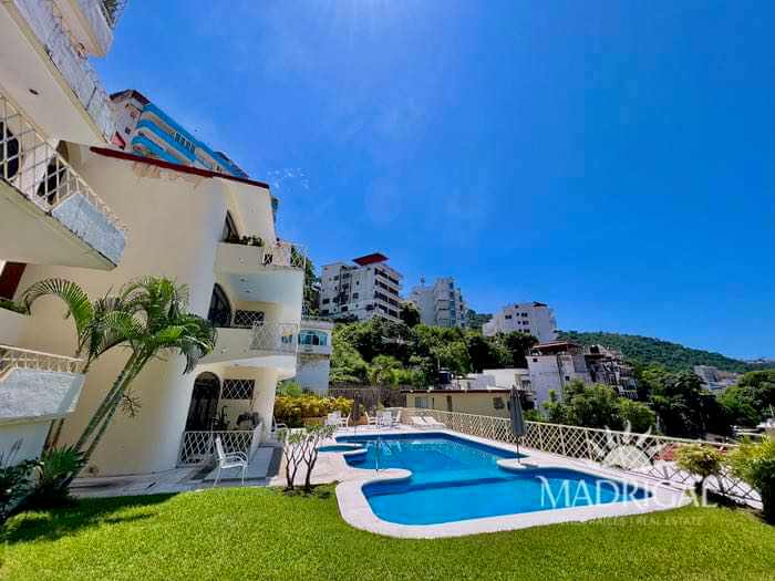 Apartment for sale in the Loma Bonita Condominium next to the Joyas de Brisamar Fractionation in Acapulco,