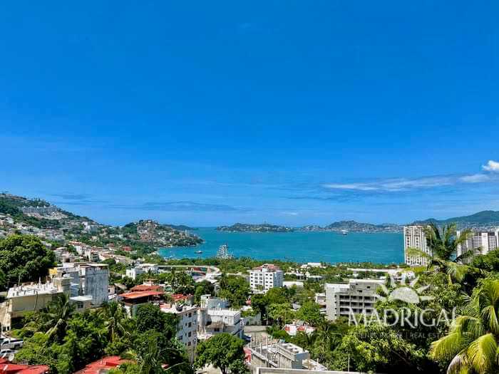 Apartment for sale in the Loma Bonita Condominium next to the Joyas de Brisamar Fractionation in Acapulco,