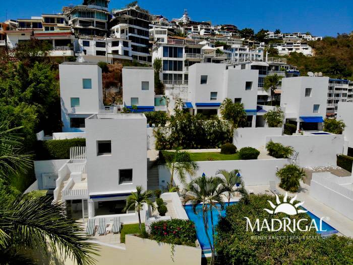 Villa en venta en condominio Roca Sola en Club Deportivo, en Acapulco 