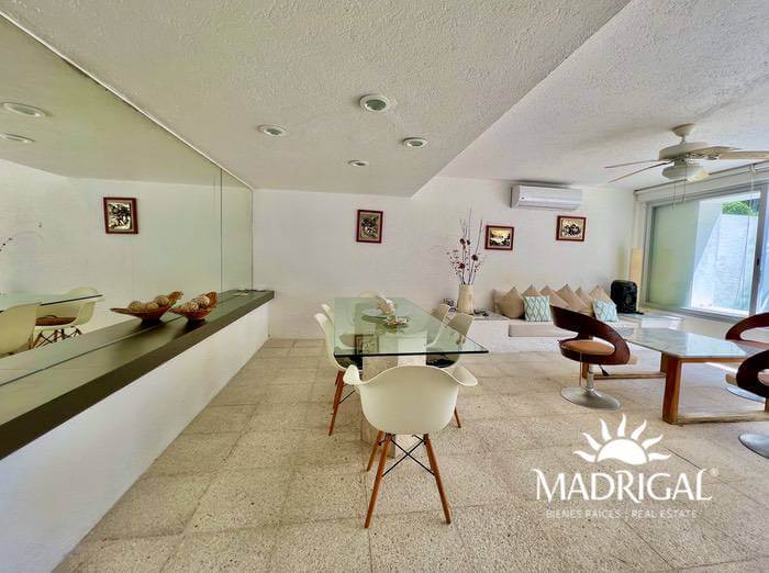 Villa en venta en condominio Roca Sola en Club Deportivo, en Acapulco 