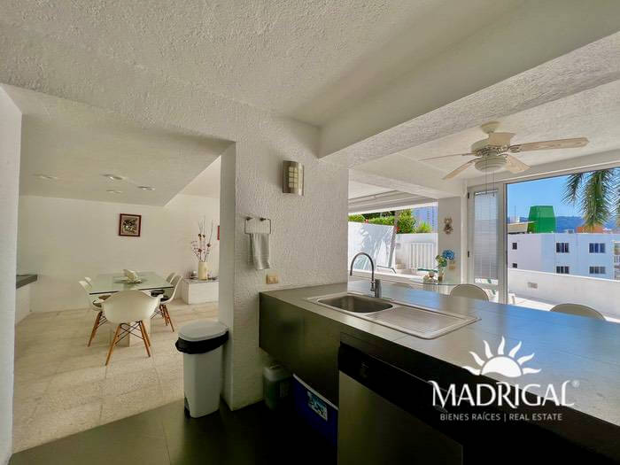 Villa for sale in Roca Sola condominium in Club Deportivo, in Acapulco