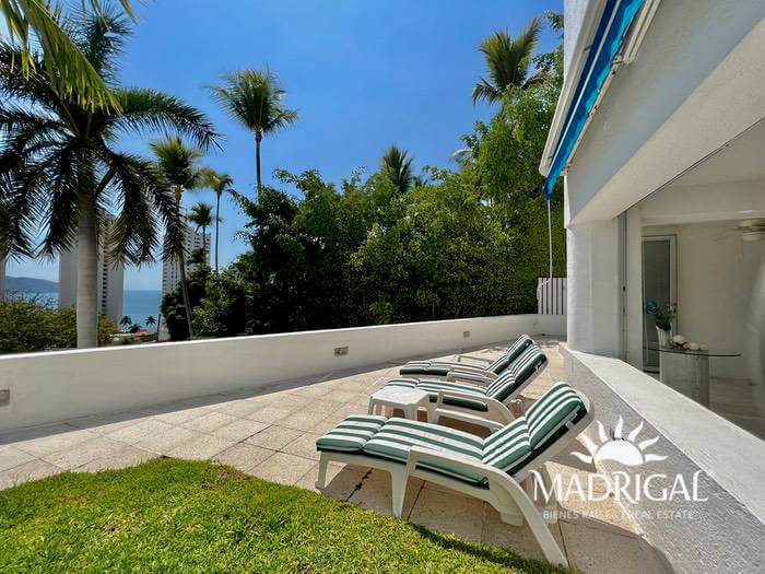 Villa en venta en condominio Roca Sola en Club Deportivo, en Acapulco 