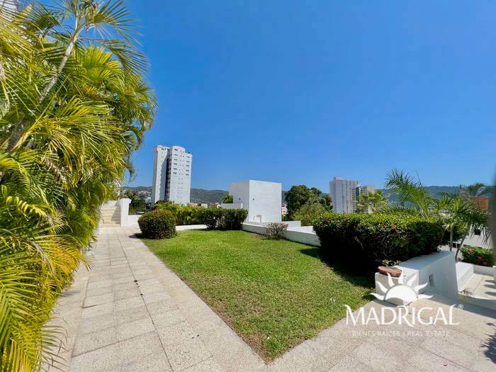 Villa en venta en condominio Roca Sola en Club Deportivo, en Acapulco 