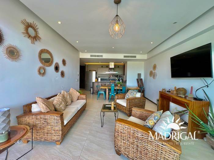 La Isla Condominium | Three-bedroom apartment for sale with beach access