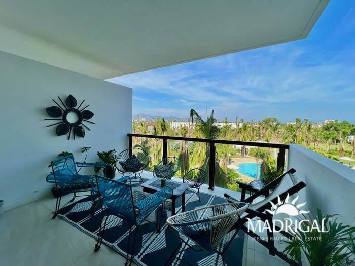 La Isla Condominium | Three-bedroom apartment for sale with beach access