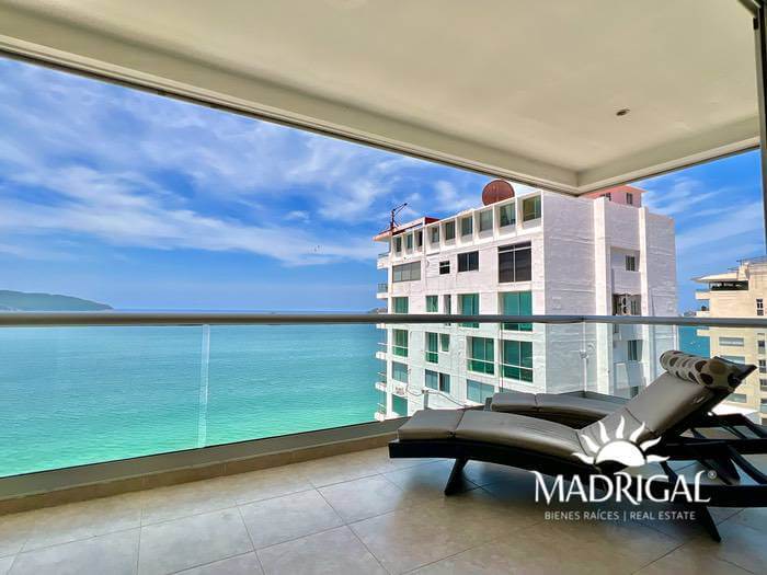 BAJA DE PRECIO Marazul - Departamento en venta de 3 recámaras con vista a la bahía