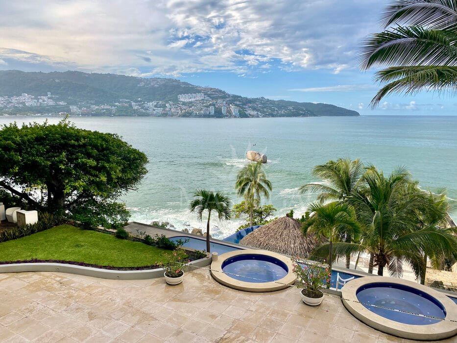 Baja de Precio! Departamento en venta en Portomare, en la bahía de Acapulco