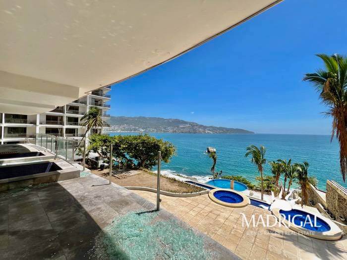 Baja de Precio! Departamento en venta en Portomare, en la bahía de Acapulco