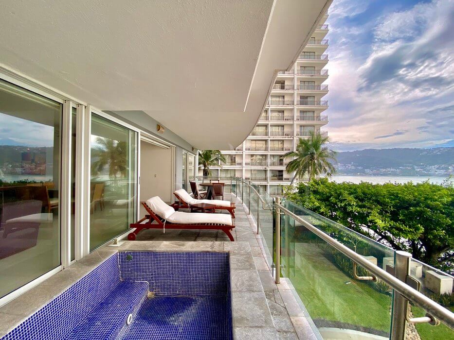 Low price! Portomare Condominium, apartment for sale in Acapulco Bay