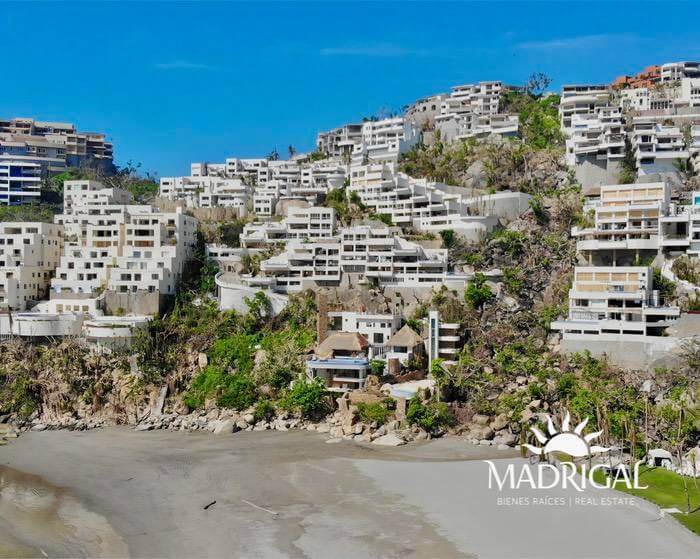 ¡Baja de Precio! Del mar | Villa de dos niveles con vista a playa diamante Acapulco y con acceso a playa.