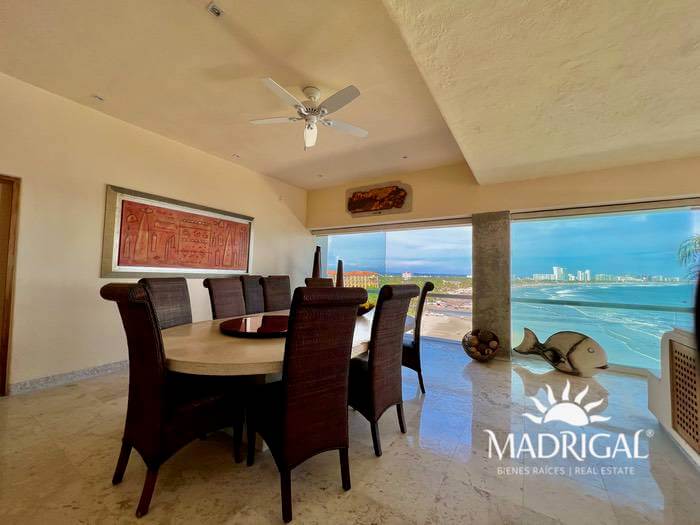 Low price! Del Mar Condominium | Two-level villa overlooking Acapulco's Diamond Beach and with beach access.