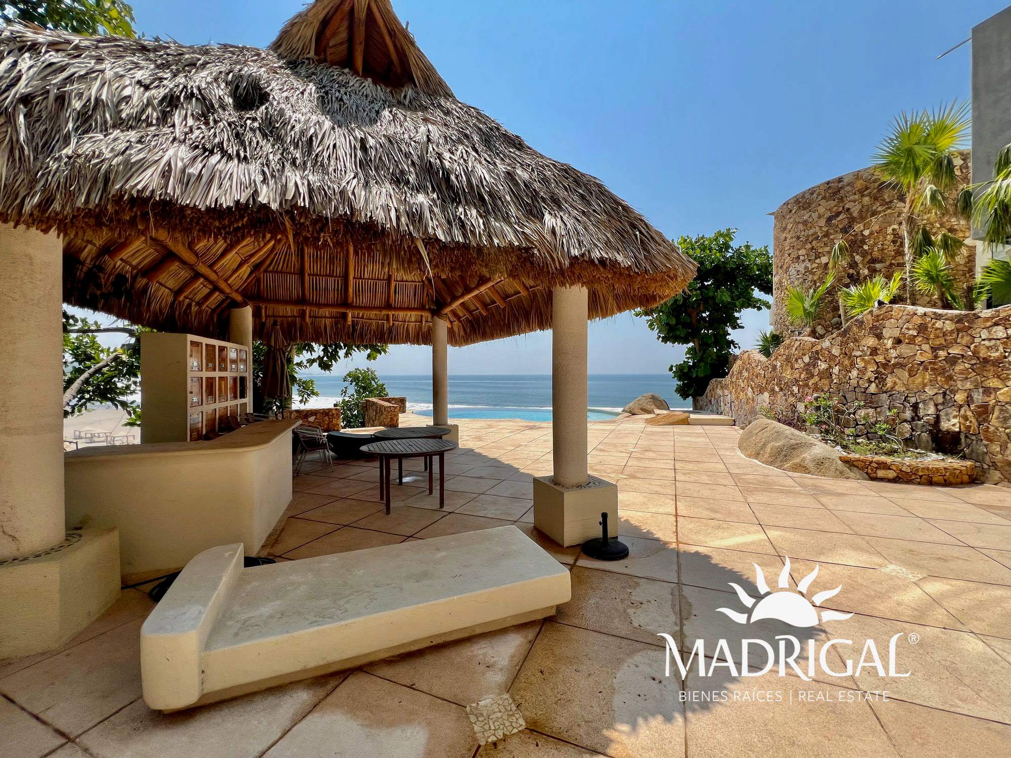 Low price! Del Mar Condominium | Two-level villa overlooking Acapulco's Diamond Beach and with beach access.