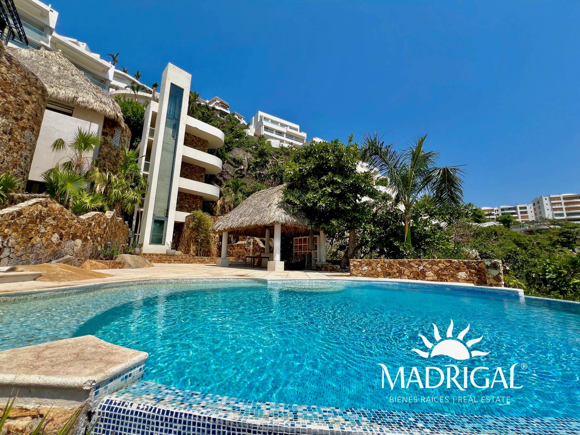 Low price! Del Mar Condominium | Two-level villa overlooking Acapulco's Diamond Beach and with beach access.