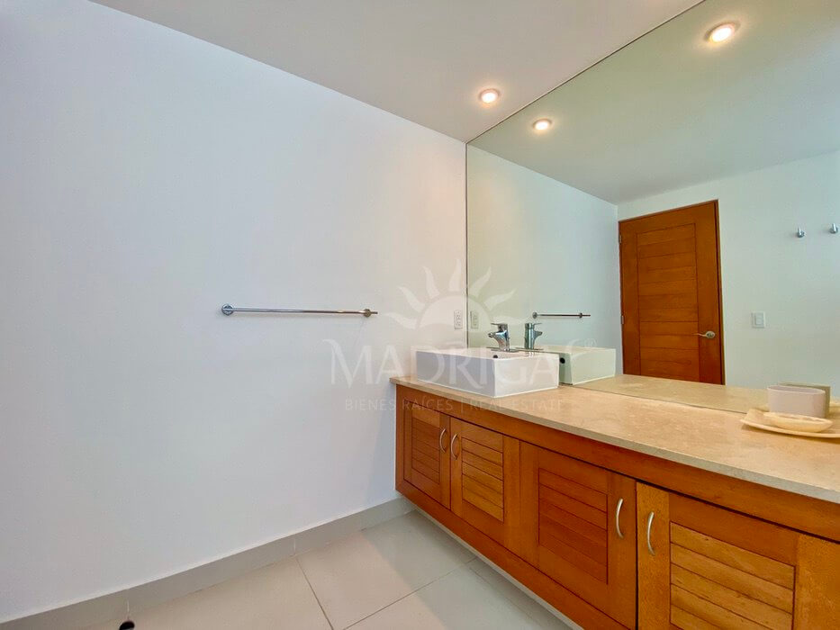 Low price! Portomare Condominium, apartment for sale in Acapulco Bay