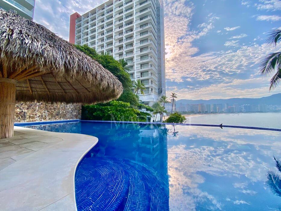 Low price! Portomare Condominium, apartment for sale in Acapulco Bay