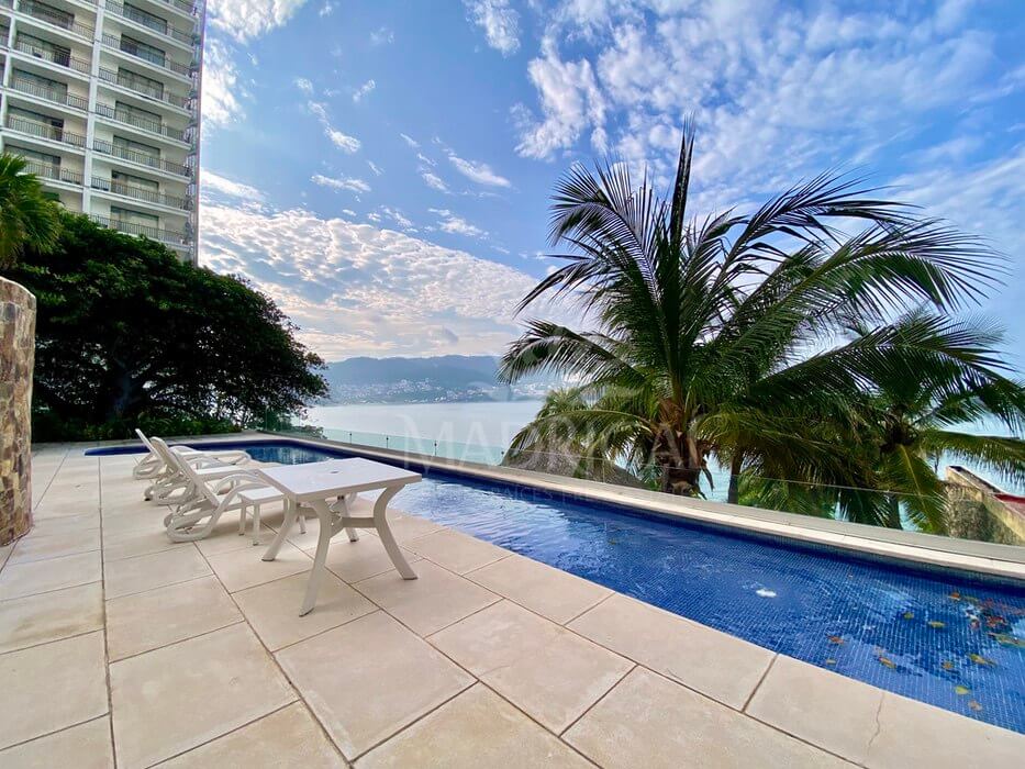 Low price! Portomare Condominium, apartment for sale in Acapulco Bay