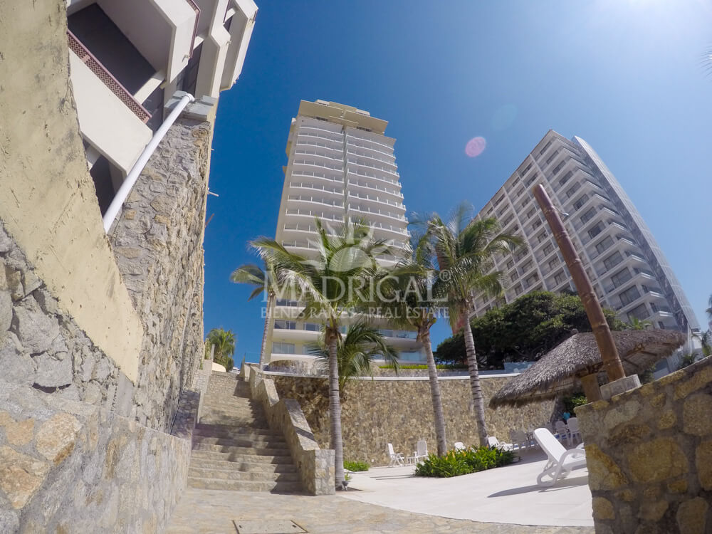 Low price! Portomare Condominium, apartment for sale in Acapulco Bay