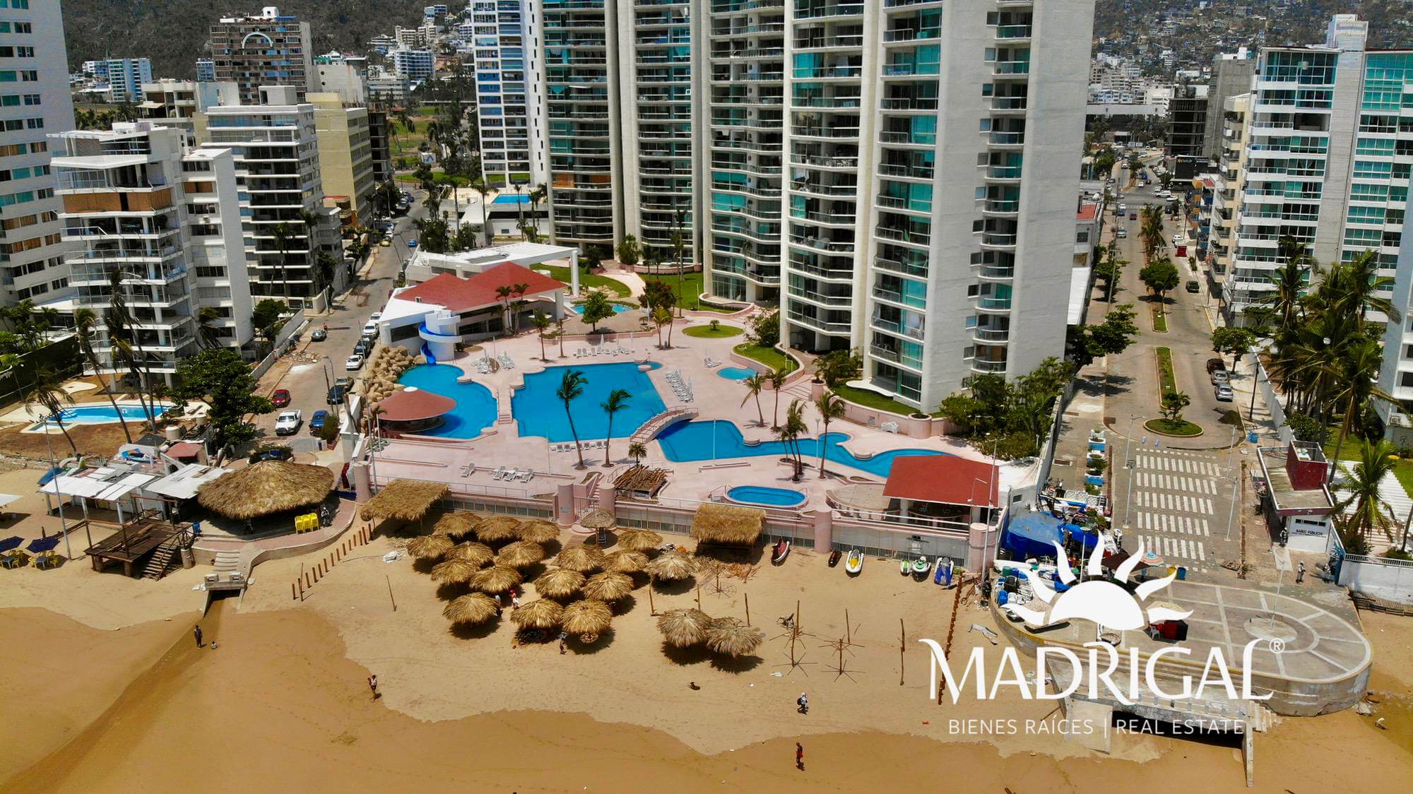 Departamento en venta en  Century Resort en la bahía de Acapulco frente al mar  