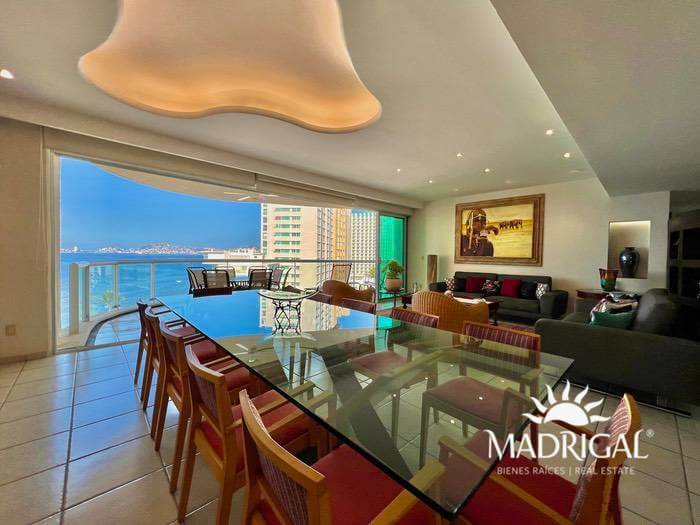 Apartment for sale in Acapulco Bay facing the sea, Century Resort