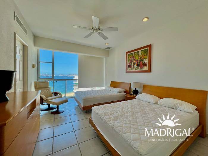 Apartment for sale in Acapulco Bay facing the sea, Century Resort