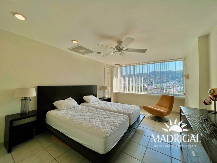 Apartment for sale in Acapulco Bay facing the sea, Century Resort