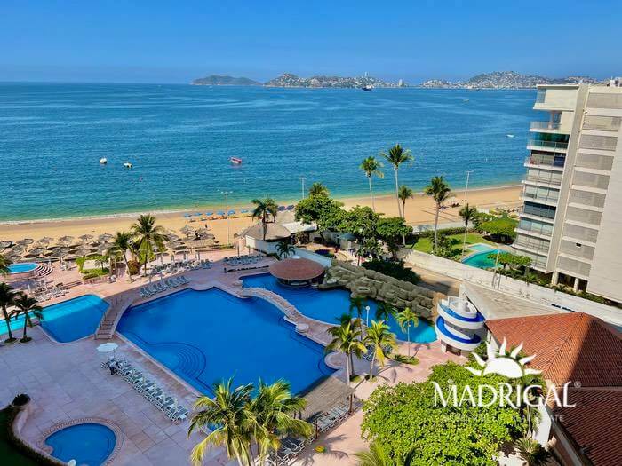 Departamento en venta en  Century Resort en la bahía de Acapulco frente al mar  