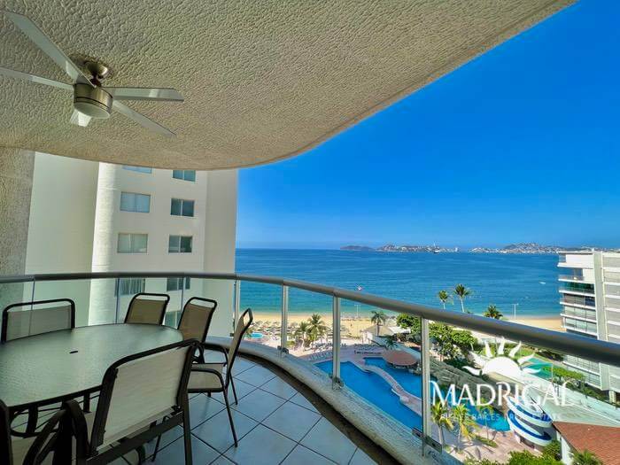 Apartment for sale in Acapulco Bay facing the sea, Century Resort