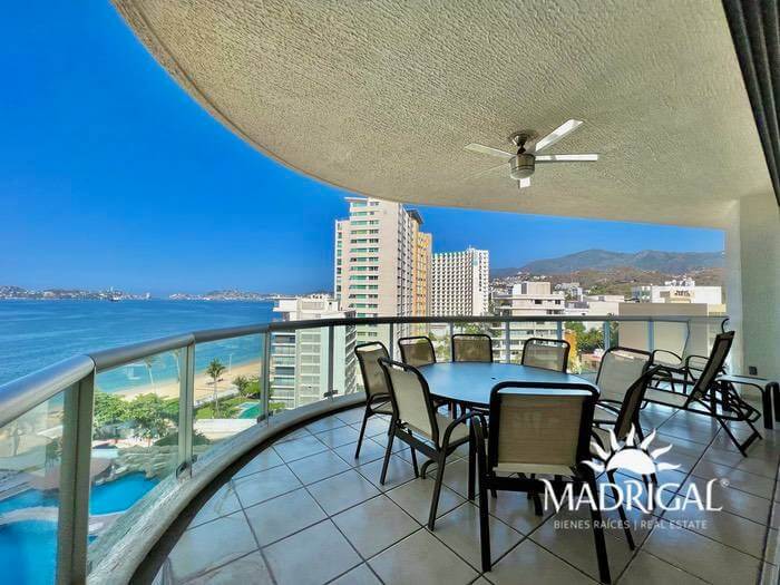 Apartment for sale in Acapulco Bay facing the sea, Century Resort