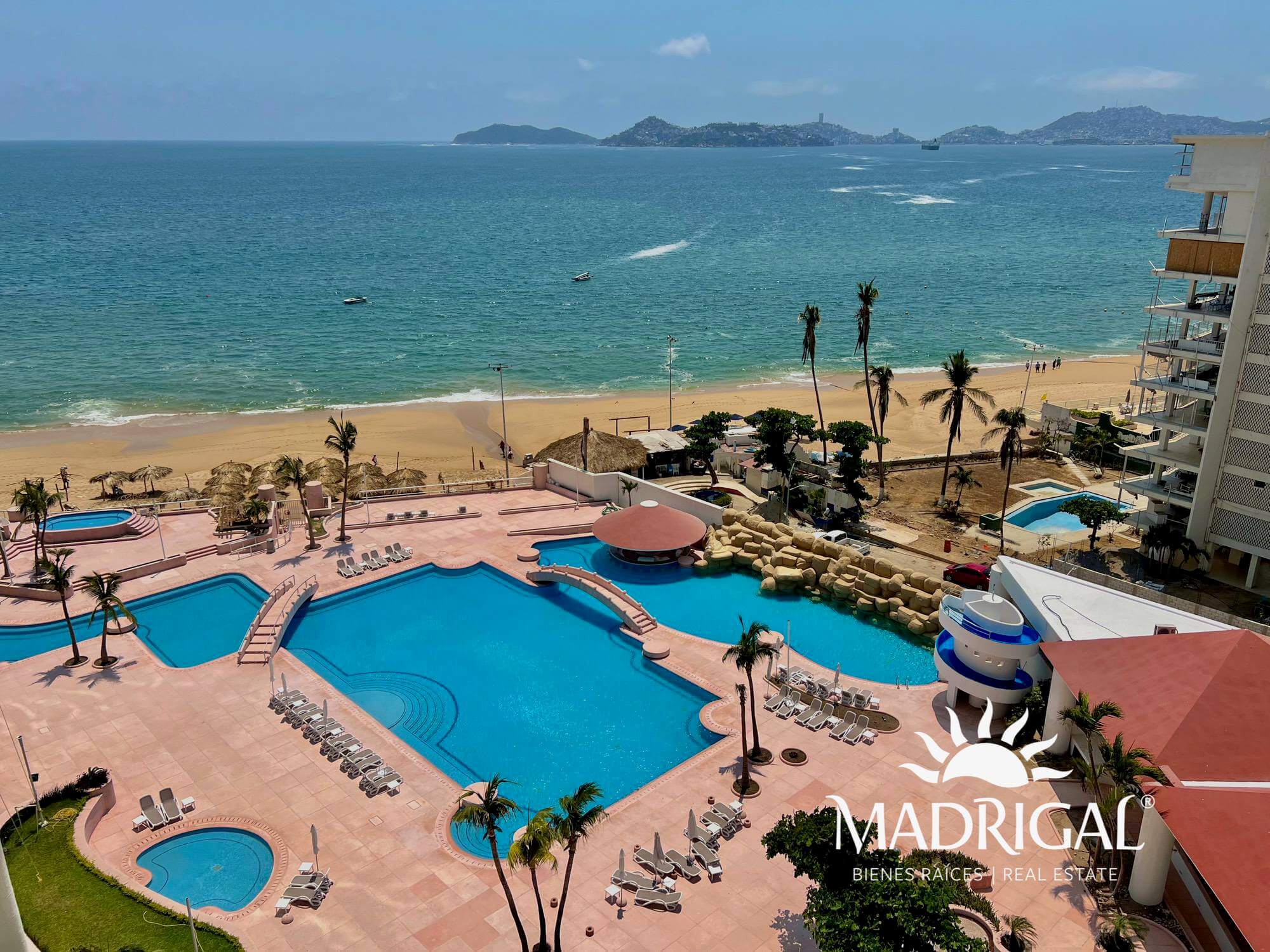 Apartment for sale in Acapulco Bay facing the sea, Century Resort