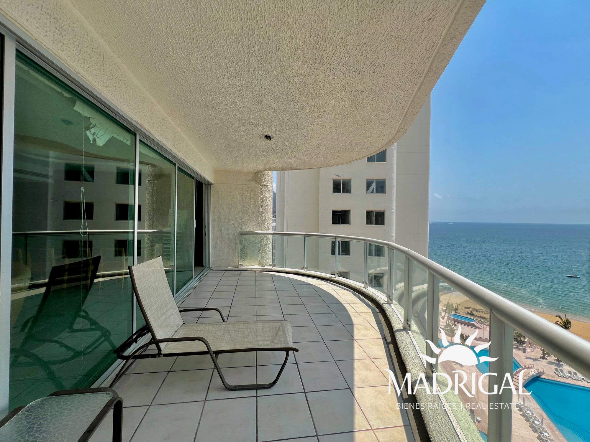 Apartment for sale in Acapulco Bay facing the sea, Century Resort