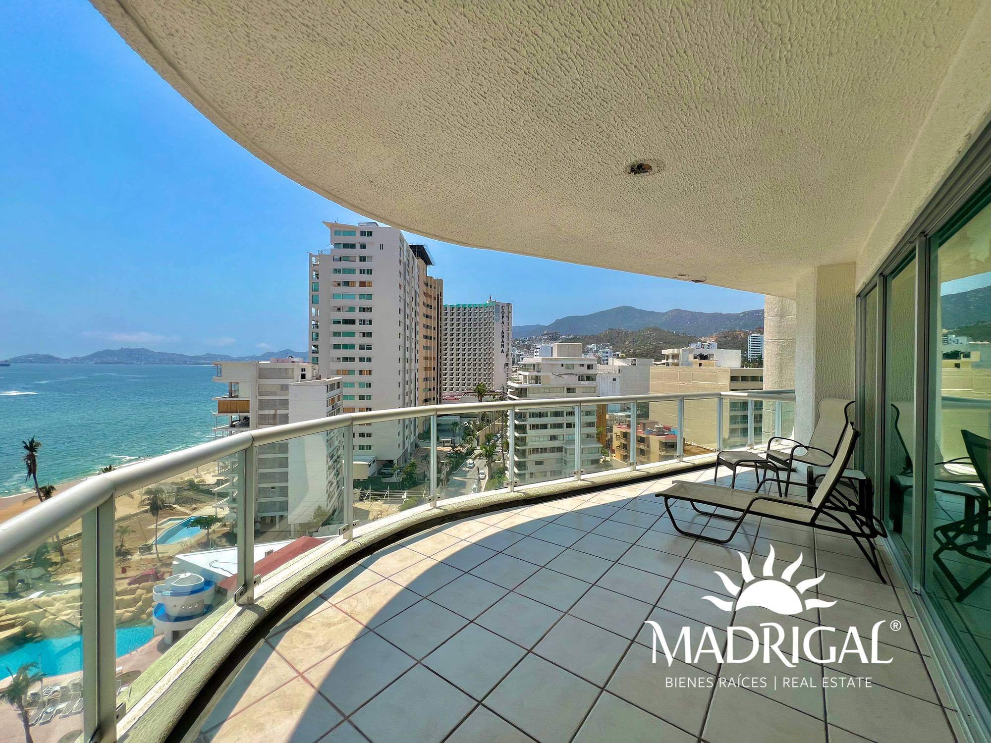 Apartment for sale in Acapulco Bay facing the sea, Century Resort