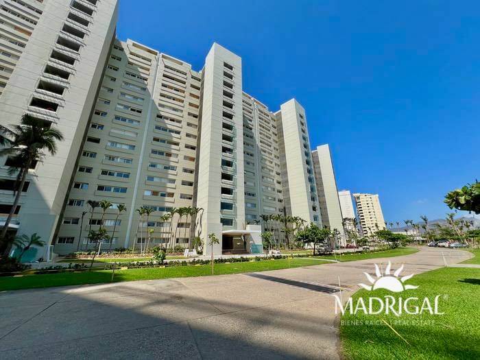 Playamar Diamante |Departamento en venta de cuatro recámaras frente al mar en Playa Diamante