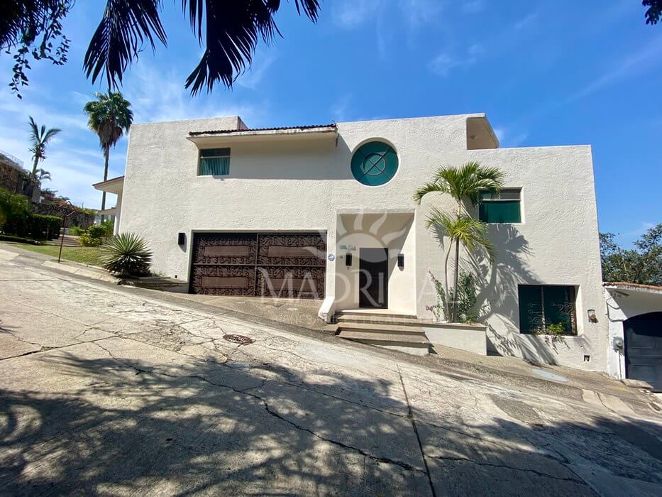 House for sale in Acapulco in the Joyas de Brisamar Fractionation