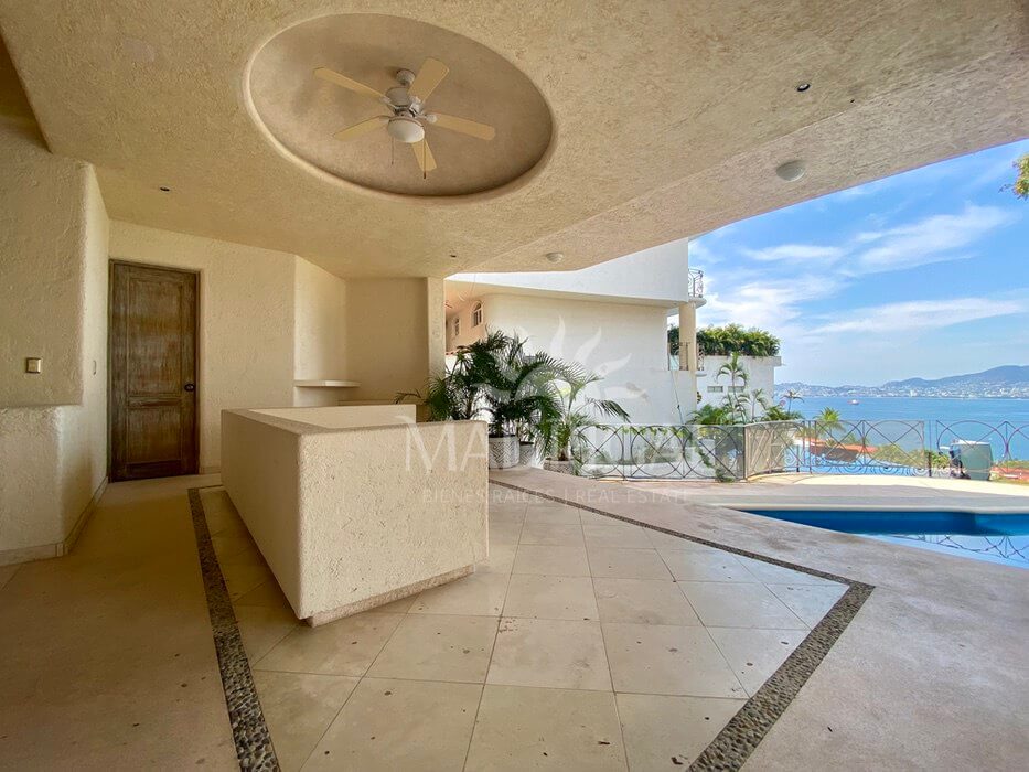 House for sale in Acapulco in the Joyas de Brisamar Fractionation