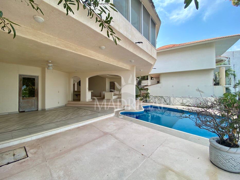 House for sale in Acapulco in the Joyas de Brisamar Fractionation