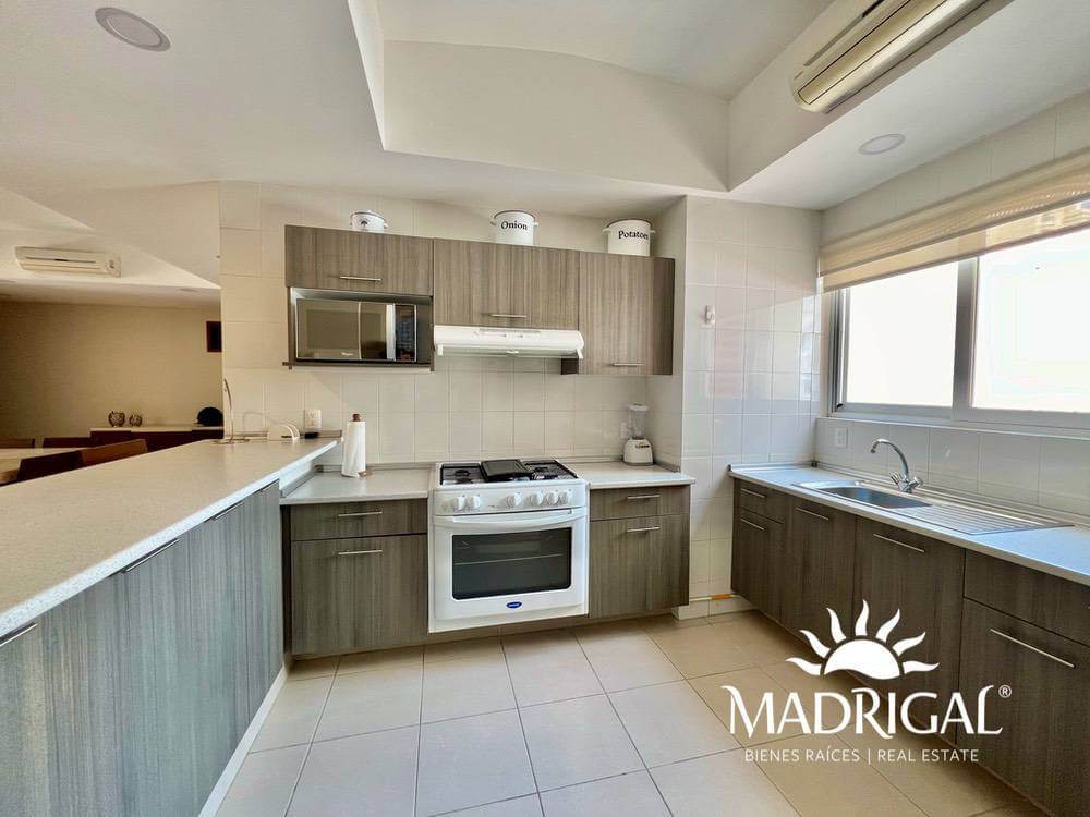 Puerto Lucia | Three bedroom apartment in Acapulco Bay