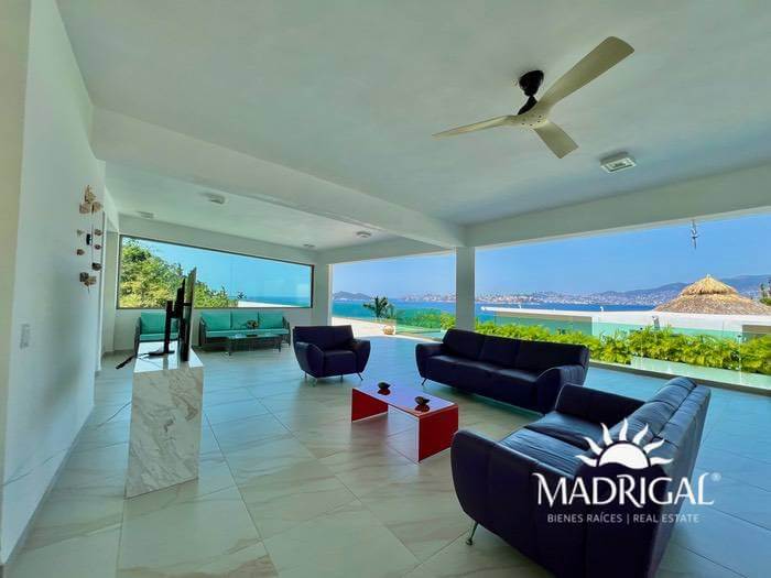 House for sale in the Brisas section of La Concha in Acapulco