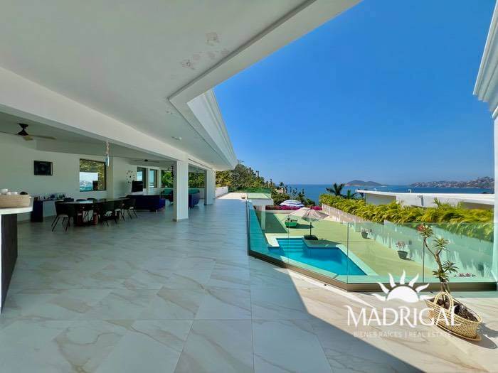 House for sale in the Brisas section of La Concha in Acapulco