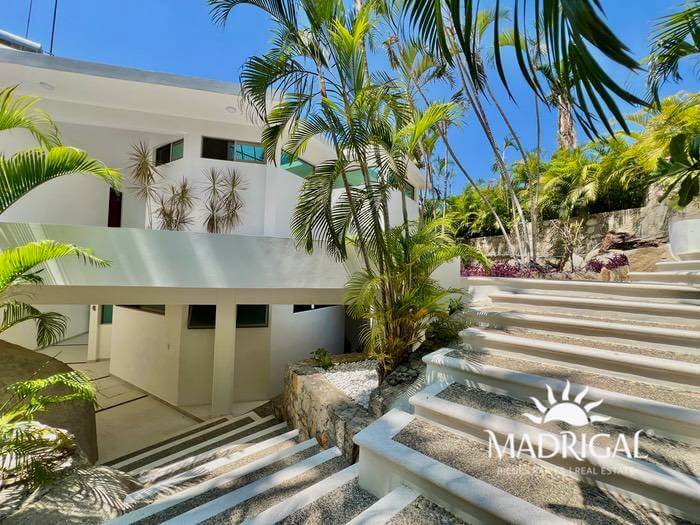 House for sale in the Brisas section of La Concha in Acapulco