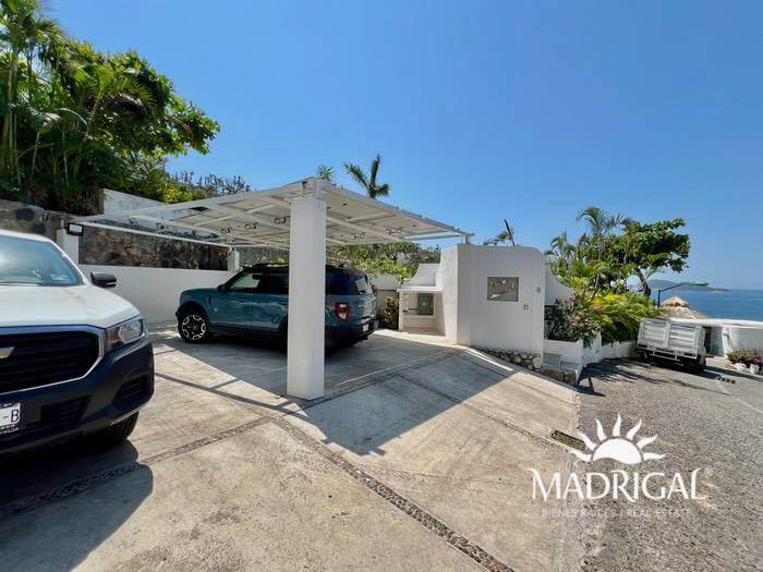 House for sale in the Brisas section of La Concha in Acapulco