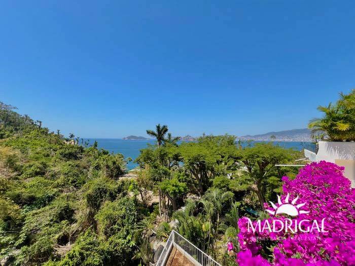 House for sale in the Brisas section of La Concha in Acapulco