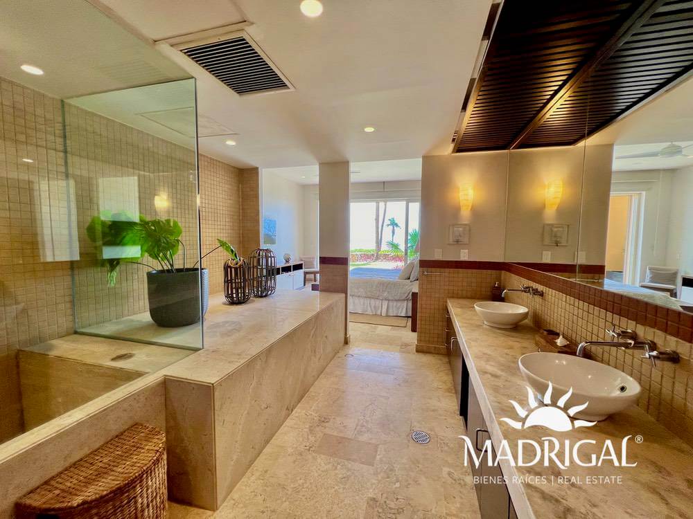 Del Mar Tres Vidas Condominium | Apartment for sale on garden level with own pool