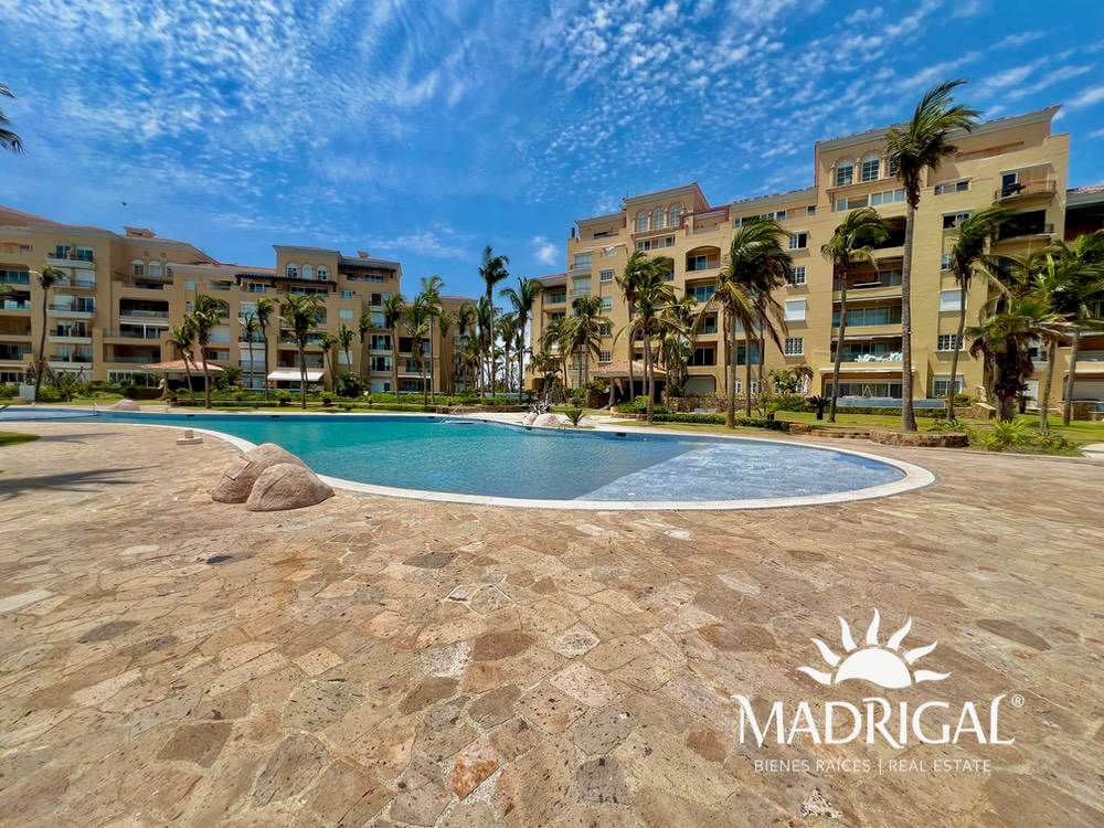 Del Mar Tres Vidas Condominium | Apartment for sale on garden level with own pool