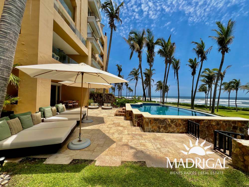 Del Mar Tres Vidas Condominium | Apartment for sale on garden level with own pool