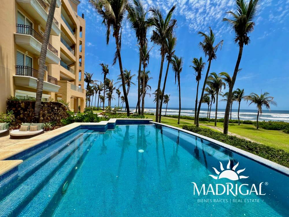 Del Mar Tres Vidas Condominium | Apartment for sale on garden level with own pool