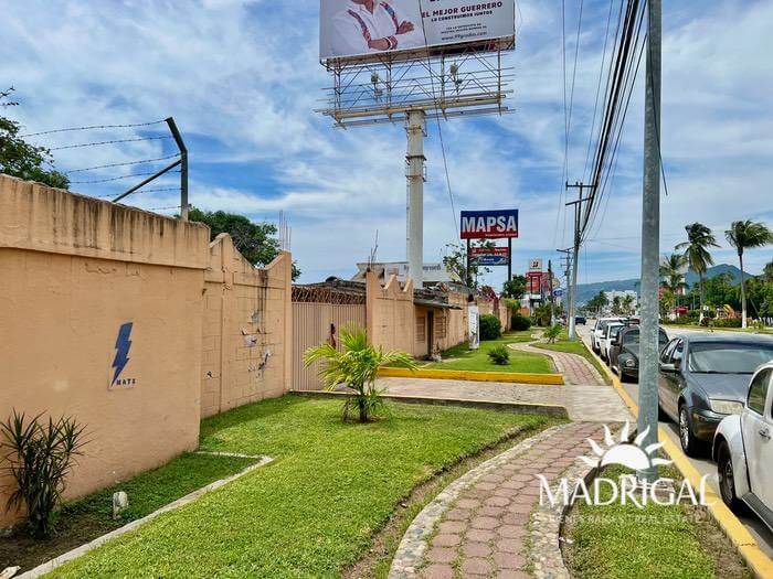 Lote en venta sobre el Boulevard de las Naciones en Acapulco 1286.89 m2