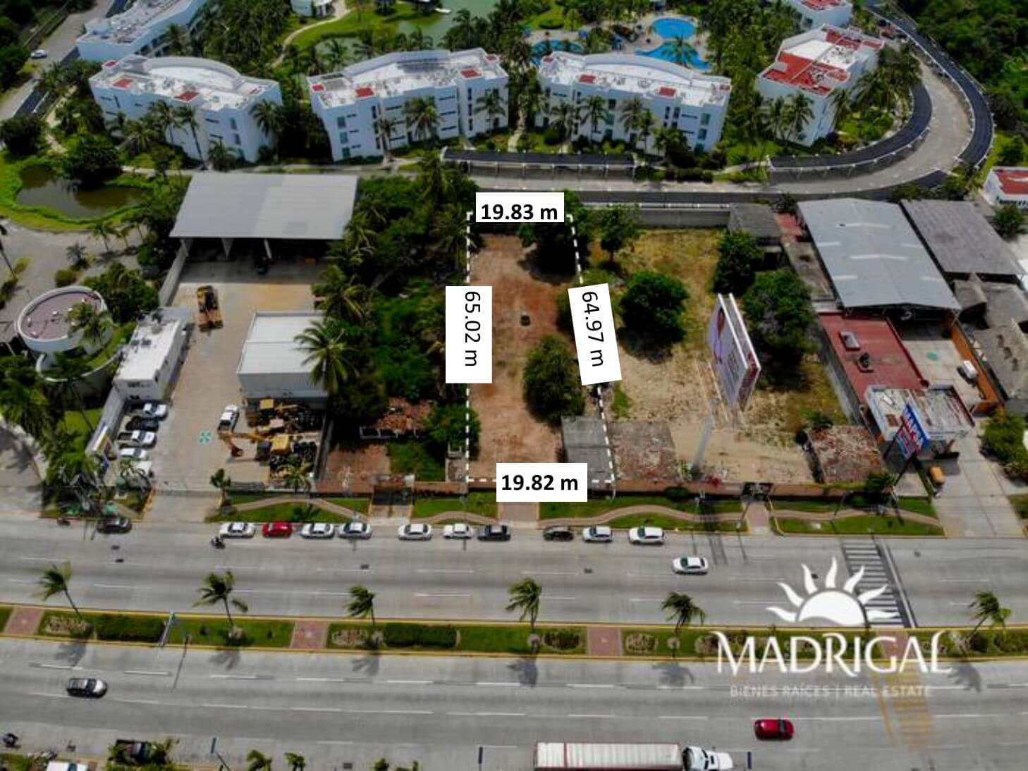 Lote en venta sobre el Boulevard de las Naciones en Acapulco 1286.89 m2