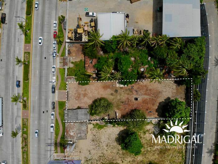 Lote en venta sobre el Boulevard de las Naciones en Acapulco 1286.89 m2