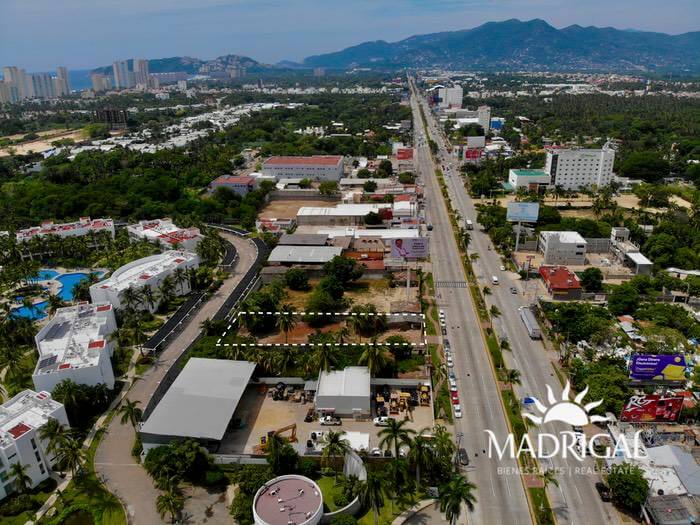 Lote en venta sobre el Boulevard de las Naciones en Acapulco 1286.89 m2